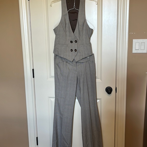 Express Studio, editor pant set! Great professional/work look - Picture 1 of 3